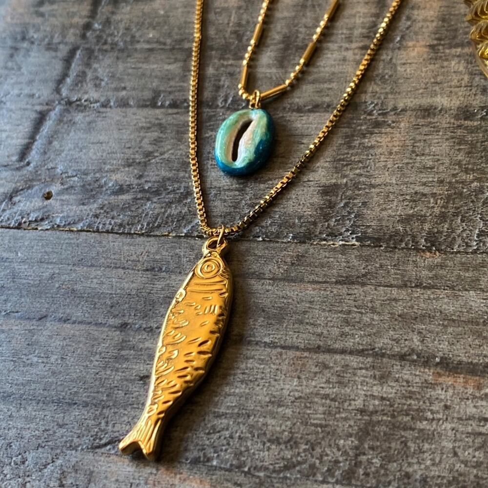 NEW Golden Fish & Shell Layering Necklace Set - Picture 7 of 11